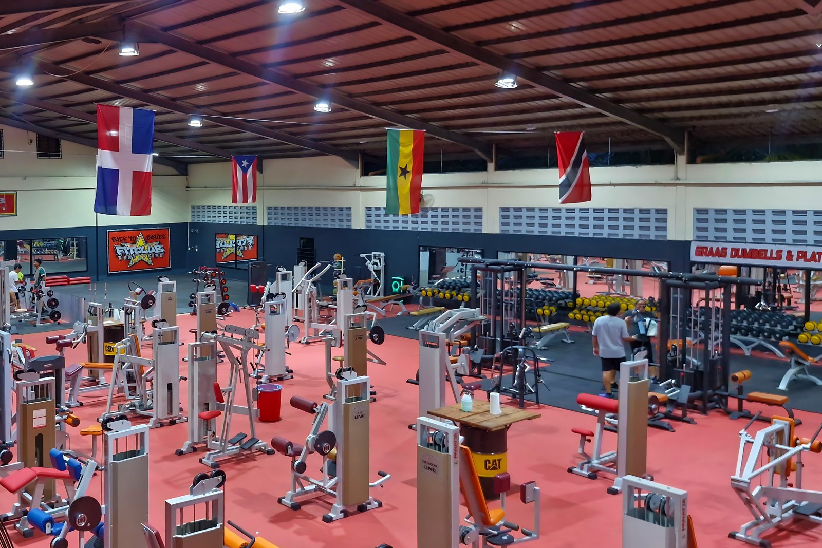 Trainingszaal vanaf het balkon